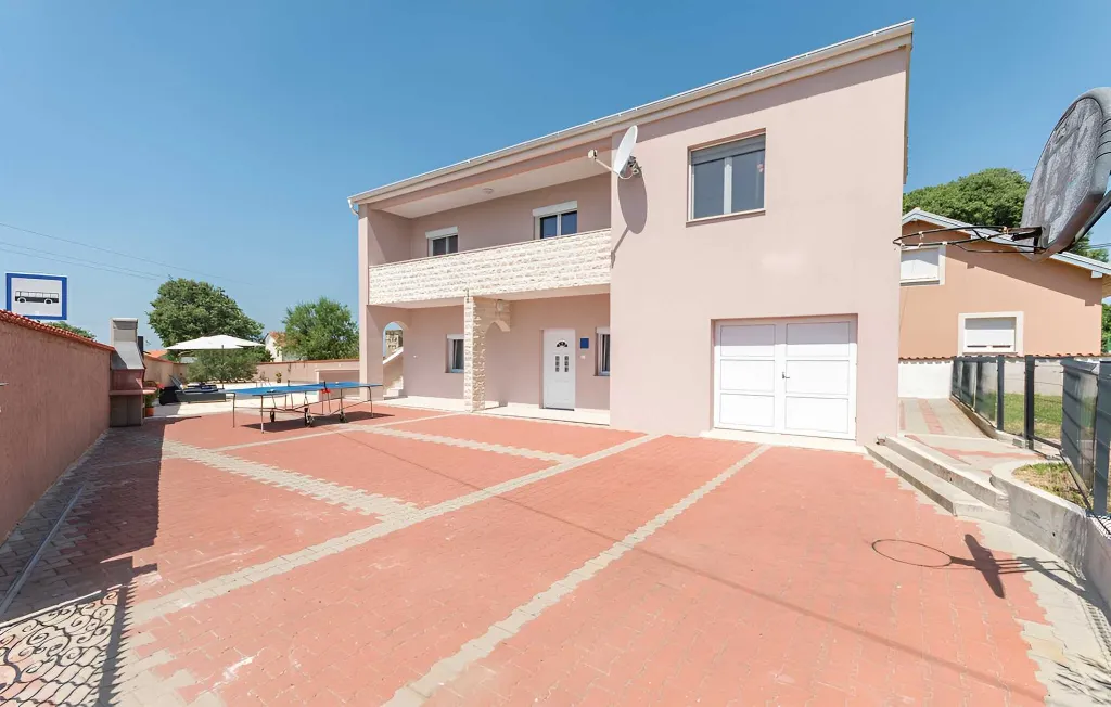 3-Bedroom Villa with Private Pool in Poličnik
