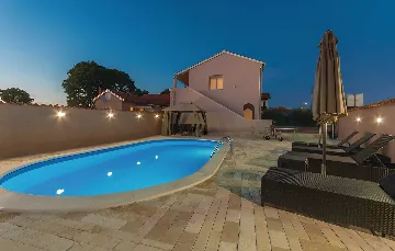 3-Bedroom Villa with Private Pool in Poličnik