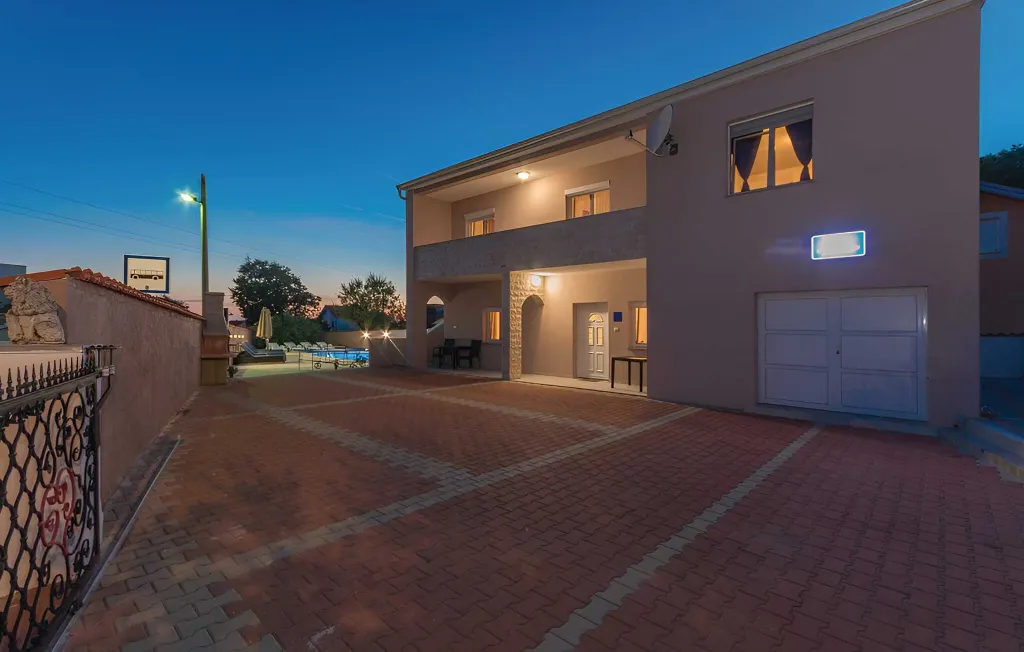 3-Bedroom Villa with Private Pool in Poličnik