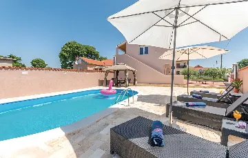 3-Bedroom Villa with Private Pool in Poličnik