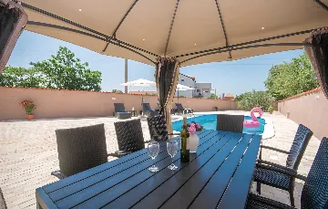 3-Bedroom Villa with Private Pool in Poličnik