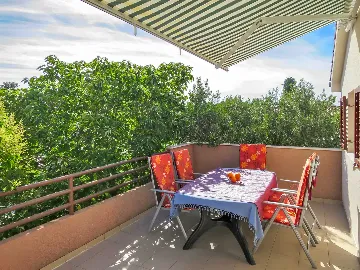 Air-Conditioned 2-Bedroom Apartment in Vodice