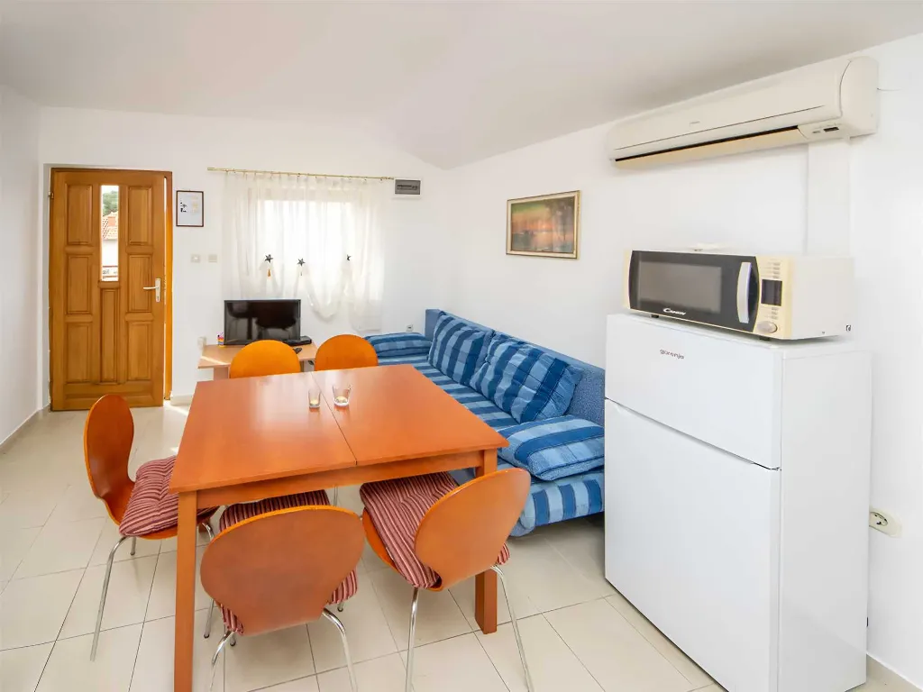 Air-Conditioned 2-Bedroom Apartment in Vodice