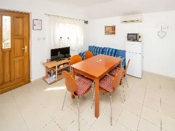 Air-Conditioned 2-Bedroom Apartment in Vodice