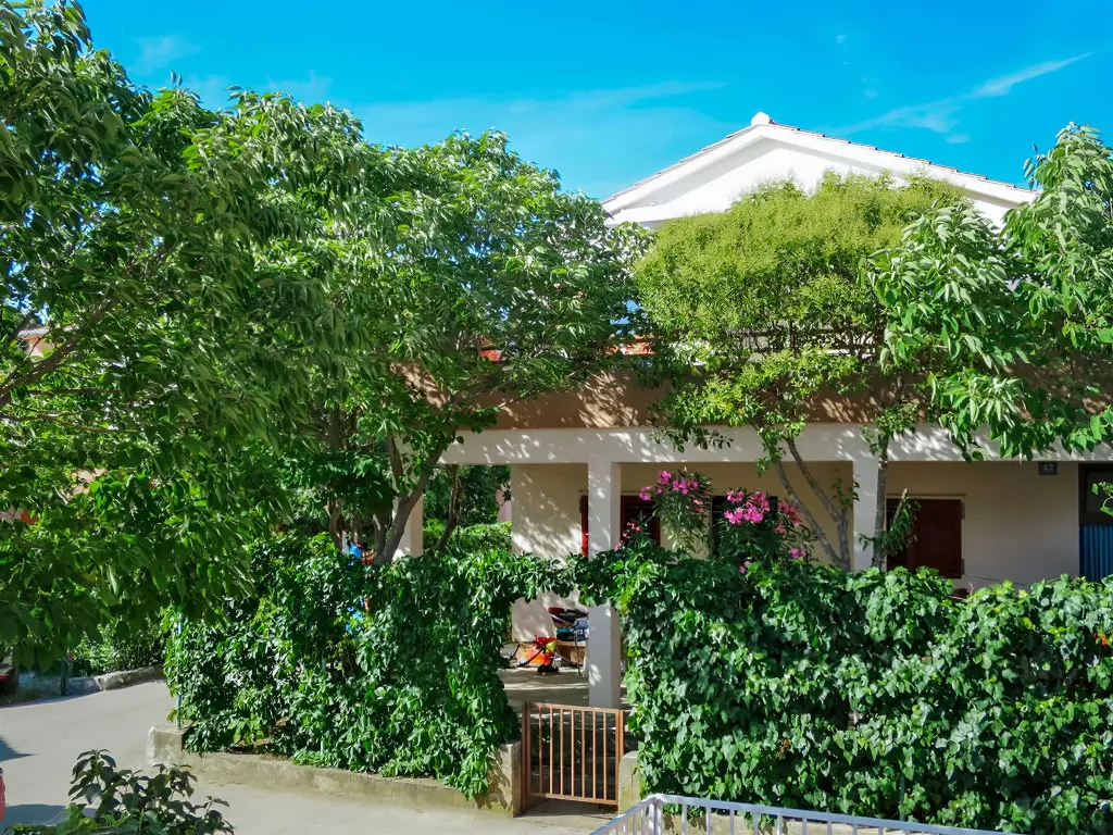 Air-Conditioned 2-Bedroom Apartment in Vodice