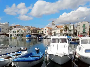 Air-Conditioned 2-Bedroom Apartment in Vodice