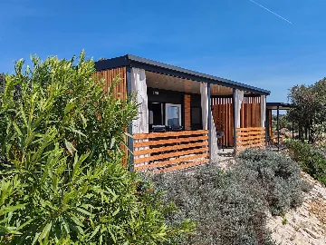 Mobile Home with Terrace and Shared Pool in Pirovac