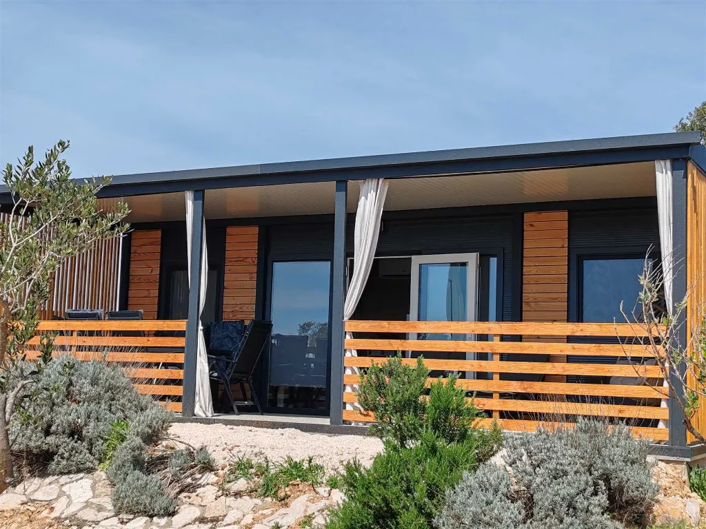 Mobile Home with Terrace and Shared Pool in Pirovac