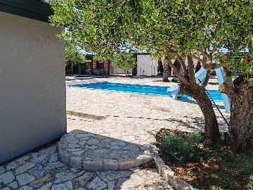 Mobile Home with Terrace and Shared Pool in Pirovac