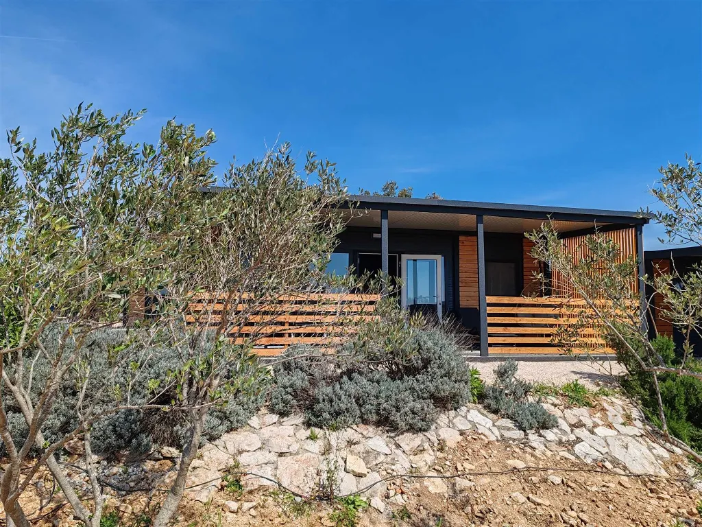 Mobile Home with Terrace and Shared Pool in Pirovac