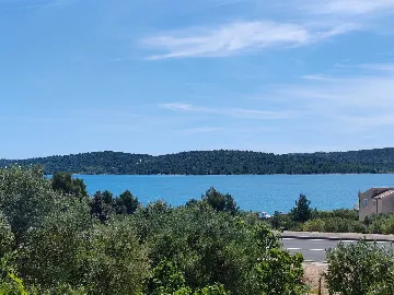 Mobile Home with Terrace and Shared Pool in Pirovac