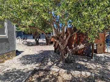 Mobile Home with Terrace and Shared Pool in Pirovac