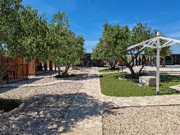 Mobile Home with Terrace and Shared Pool in Pirovac