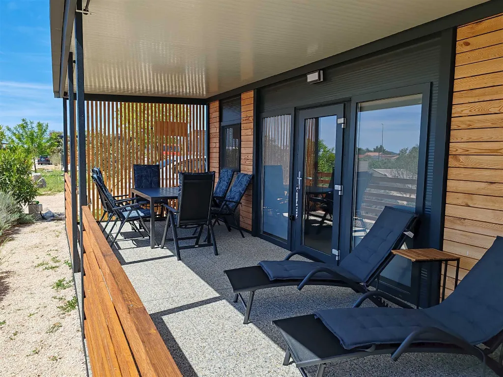 Mobile Home with Terrace and Shared Pool in Pirovac