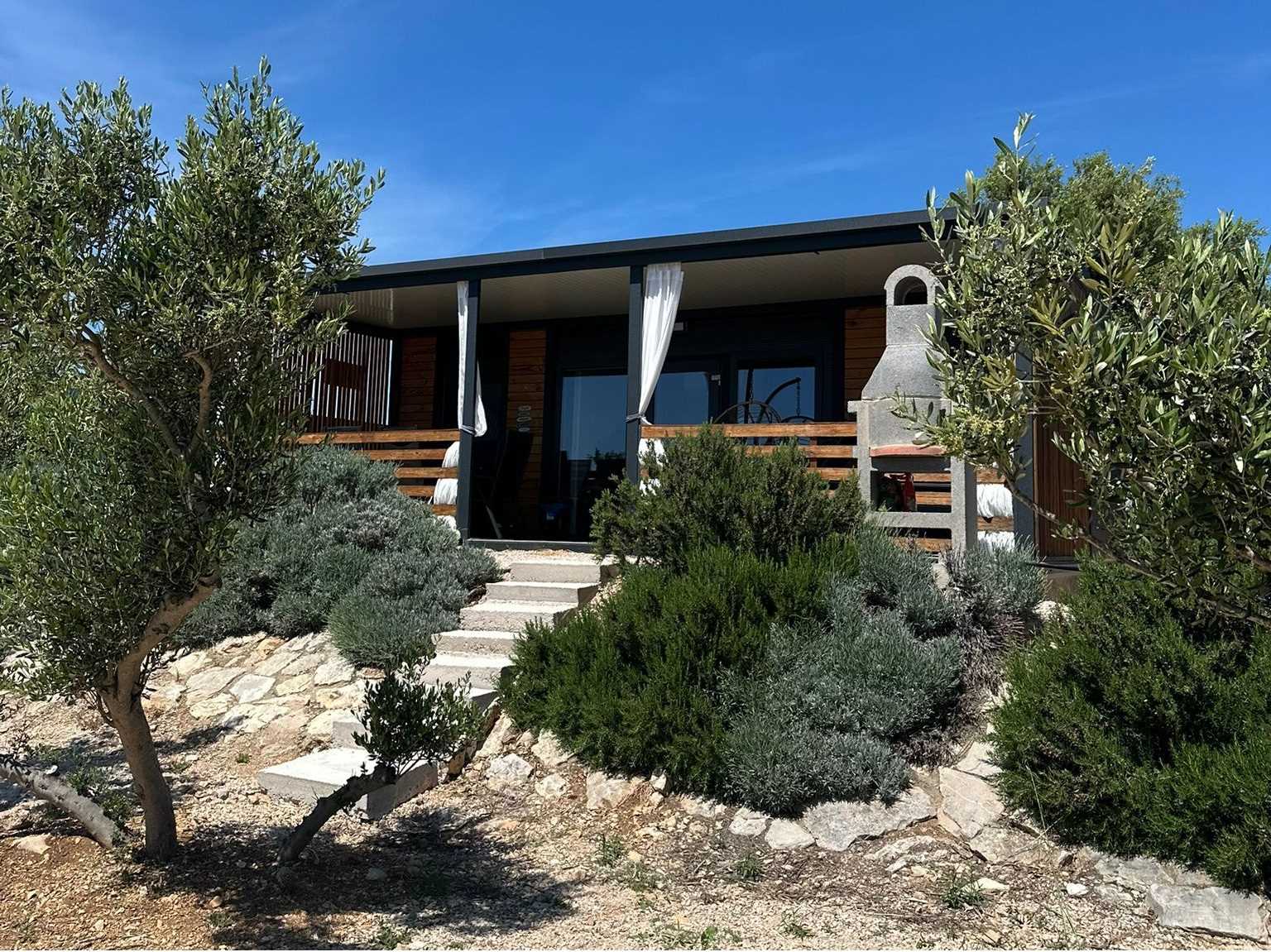 Mobile Home Domina near the beach with shared swimming pool
