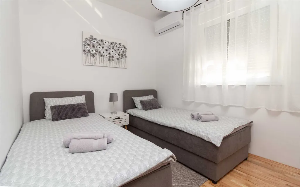 Privlaka Apartment near the Beach for 6 Guests