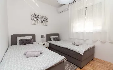 Privlaka Apartment near the Beach for 6 Guests