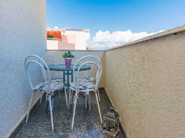 Apartment with Sea View in Nin for 4 Guests