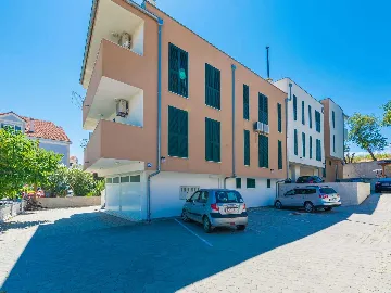 Apartment with Sea View in Nin for 4 Guests