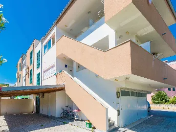 Apartment with Sea View in Nin for 4 Guests