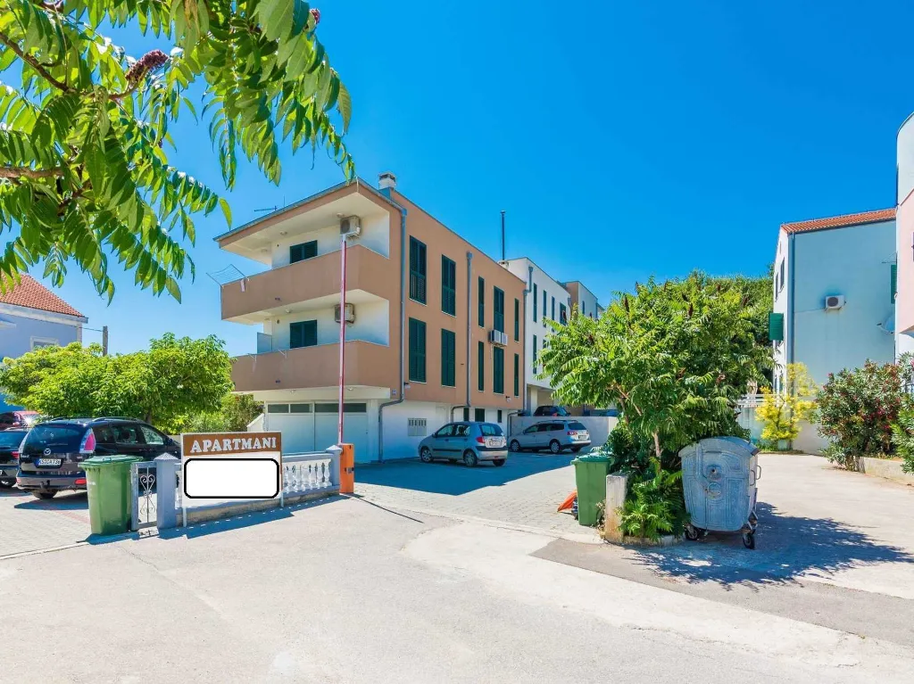 Apartment with Sea View in Nin for 4 Guests
