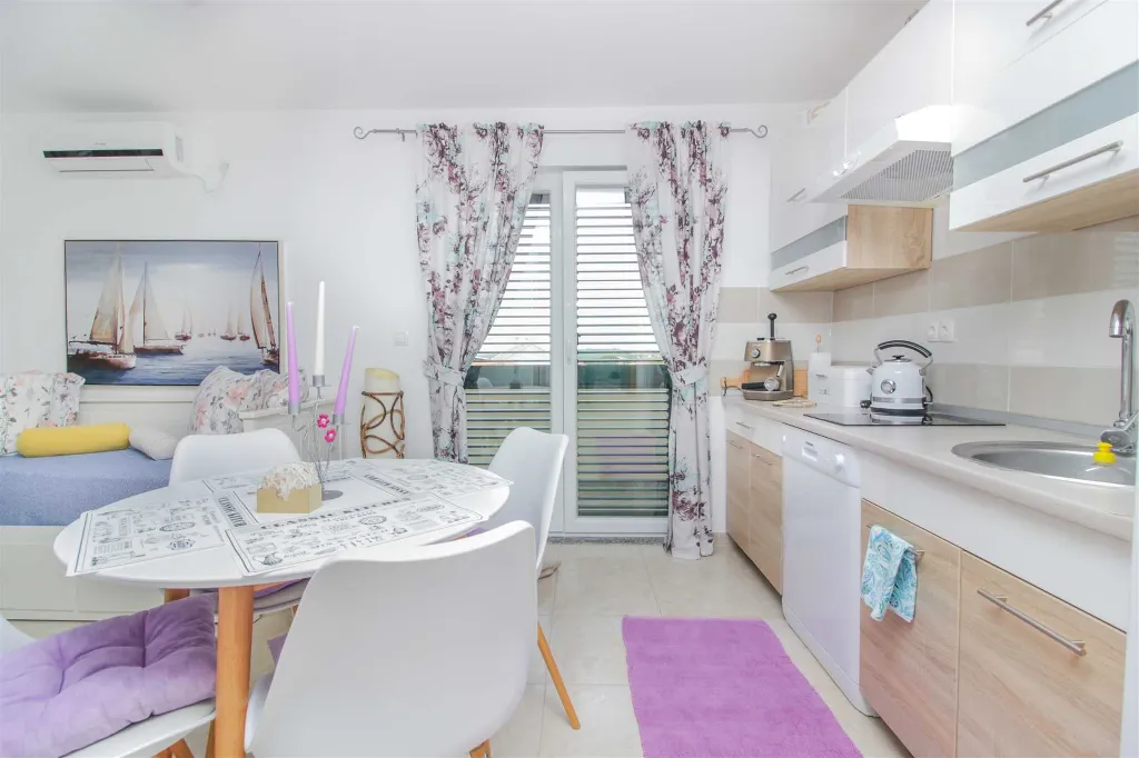 Apartment with Sea View in Nin for 4 Guests