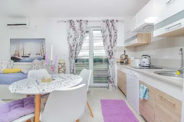 Apartment with Sea View in Nin for 4 Guests