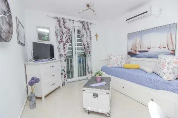 Apartment with Sea View in Nin for 4 Guests