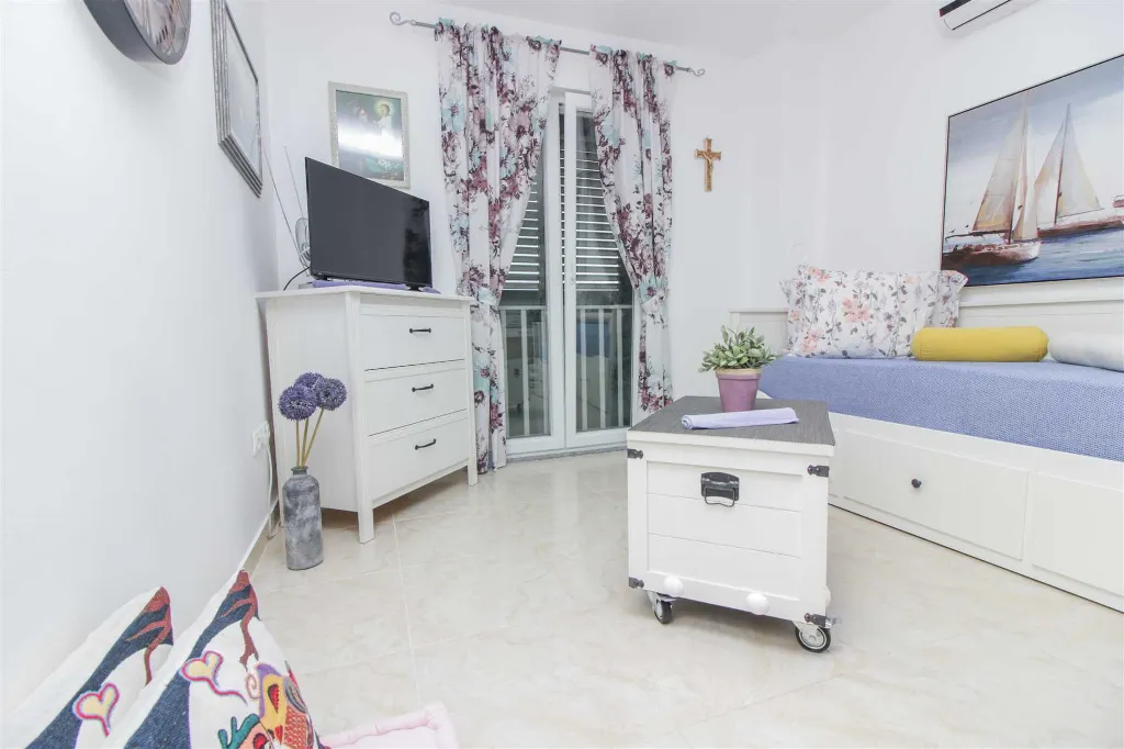 Apartment with Sea View in Nin for 4 Guests