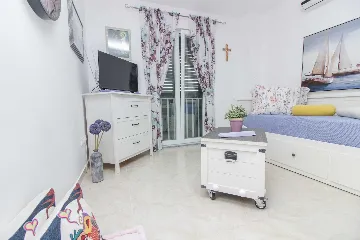 Apartment with Sea View in Nin for 4 Guests