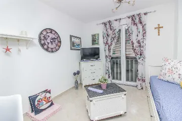 Apartment with Sea View in Nin for 4 Guests