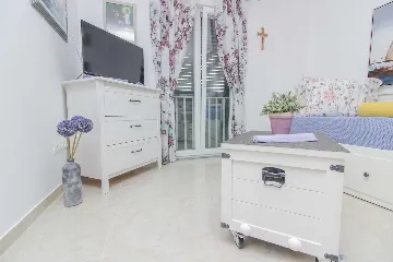 Apartment with Sea View in Nin for 4 Guests