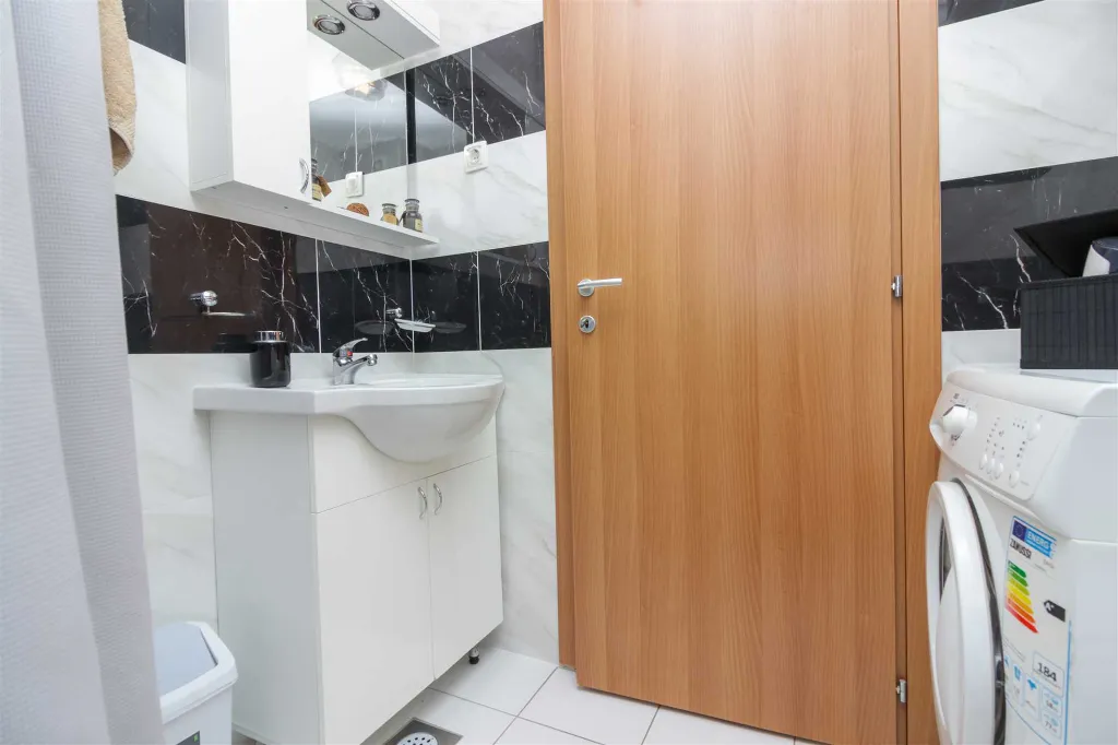 Apartment with Sea View in Nin for 4 Guests