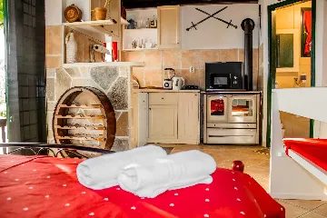 Baška Voda Holiday House with Jacuzzi for 2