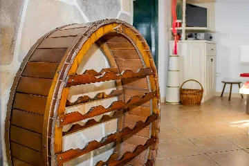 Baška Voda Holiday House with Jacuzzi for 2