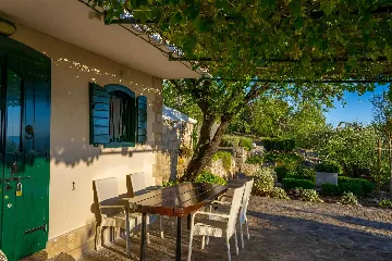 Baška Voda Holiday House with Jacuzzi for 2