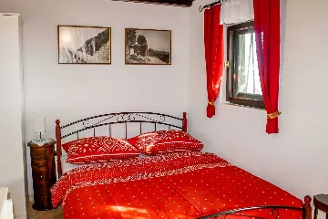 Baška Voda Holiday House with Jacuzzi for 2