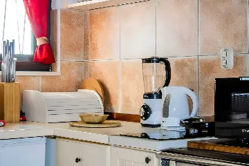 Baška Voda Holiday House with Jacuzzi for 2