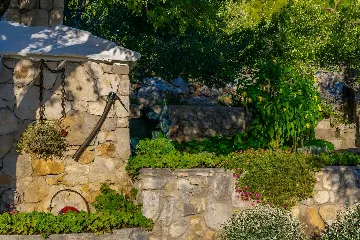 Baška Voda Holiday House with Jacuzzi for 2