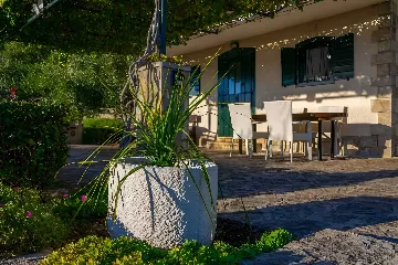 Baška Voda Holiday House with Jacuzzi for 2