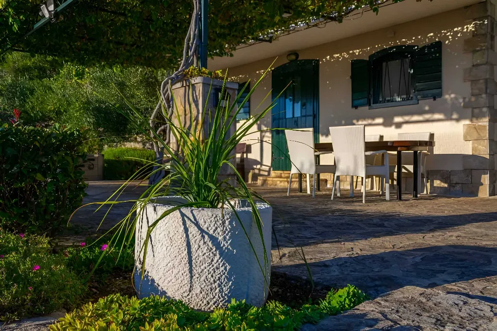 Baška Voda Holiday House with Jacuzzi for 2