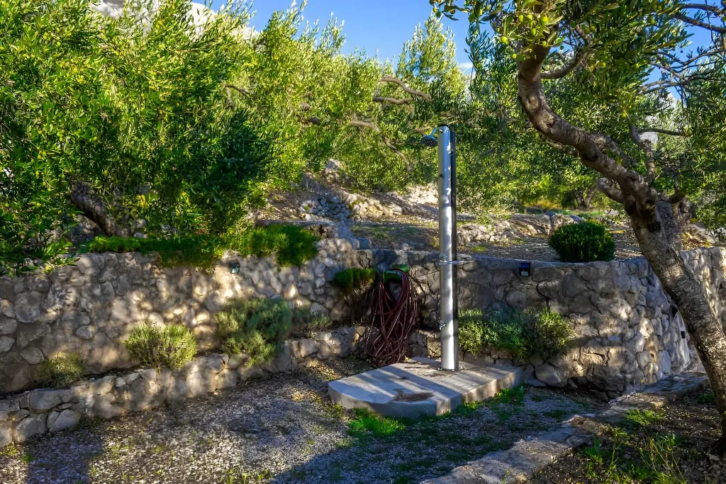 Baška Voda Holiday House with Jacuzzi for 2