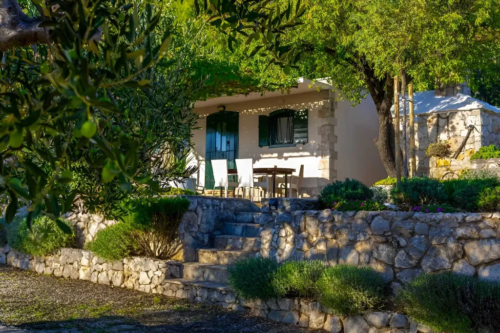 Baška Voda Holiday House with Jacuzzi for 2