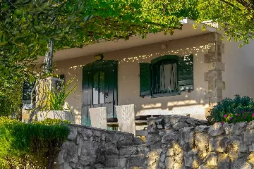 Baška Voda Holiday House with Jacuzzi for 2