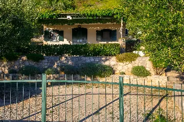 Baška Voda Holiday House with Jacuzzi for 2