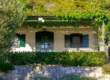 Baška Voda Holiday House with Jacuzzi for 2