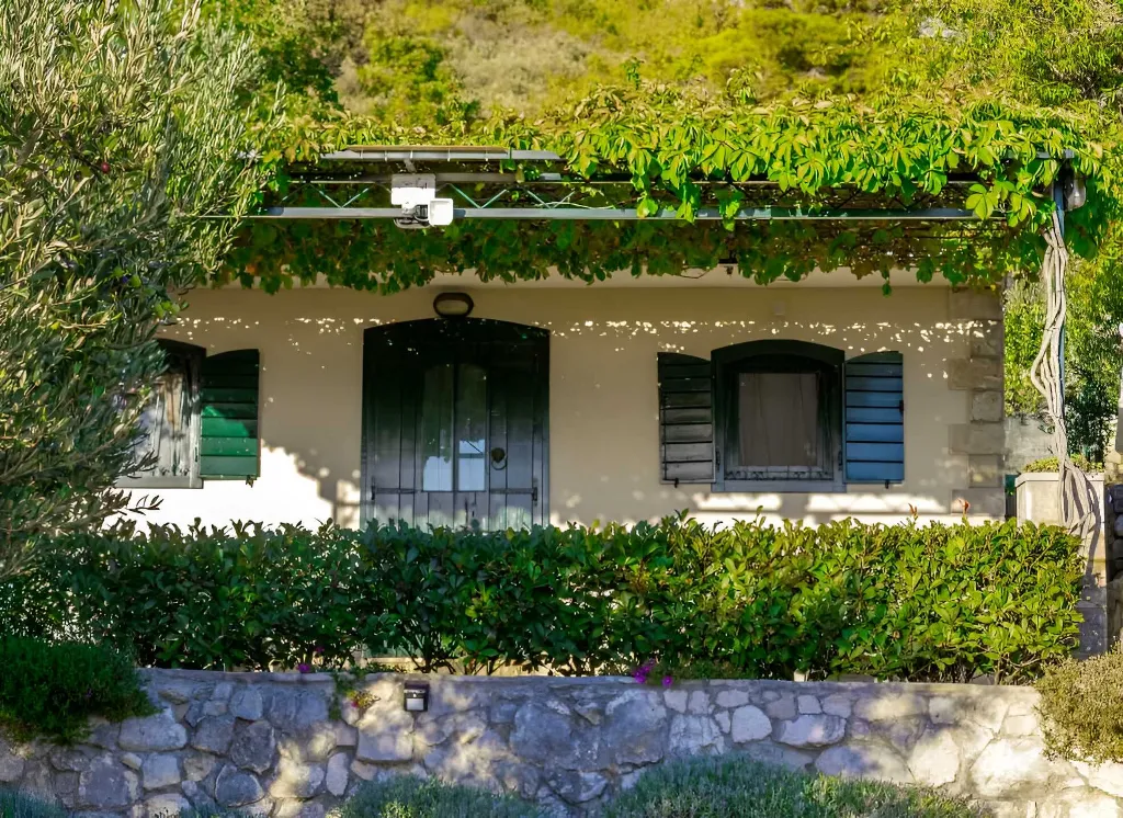Baška Voda Holiday House with Jacuzzi for 2