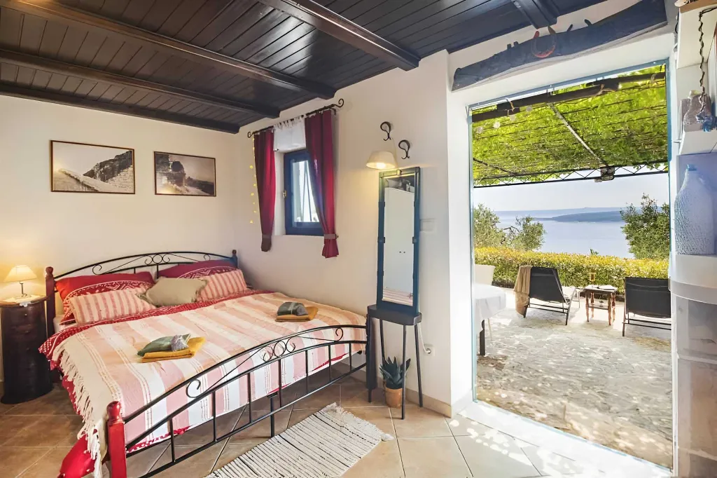 Baška Voda Holiday House with Jacuzzi for 2