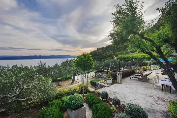 Baška Voda Holiday House with Jacuzzi for 2