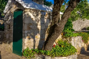 Baška Voda Holiday House with Jacuzzi for 2